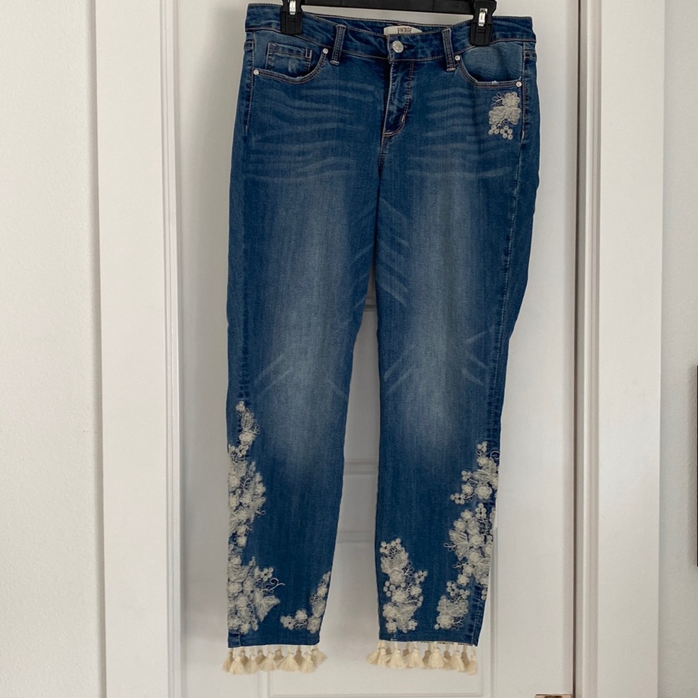 Vintage America Blue Embroidered Floral Ankle Jeans Sz. 8